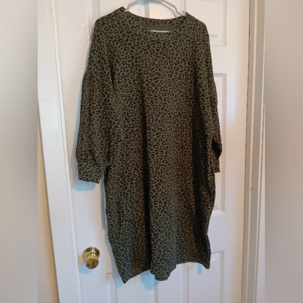 *Last Chance* Time and Tru Green Animal Print dress